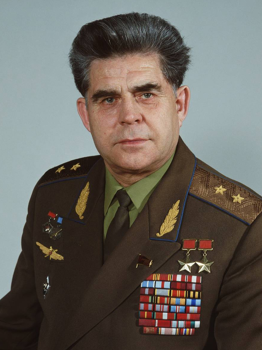 Генерал-лейтенант авиации Г.Т. Береговой.