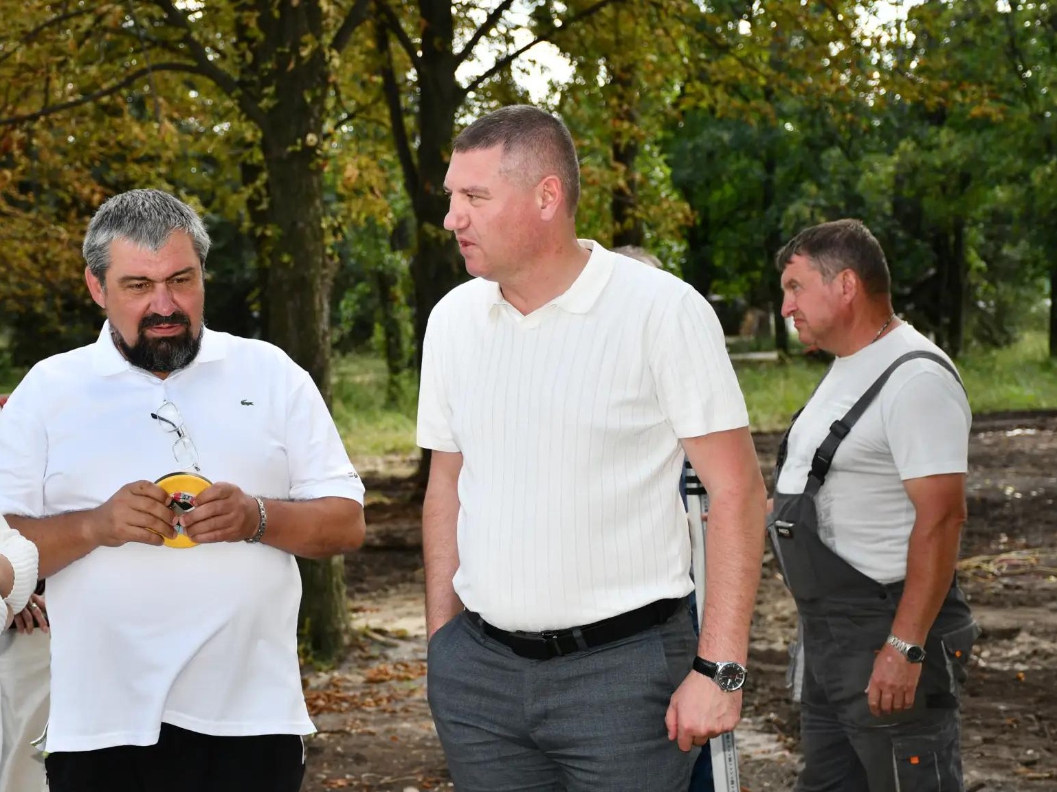 Руководство округа держит на контроле благоустройство парков в Кировском.