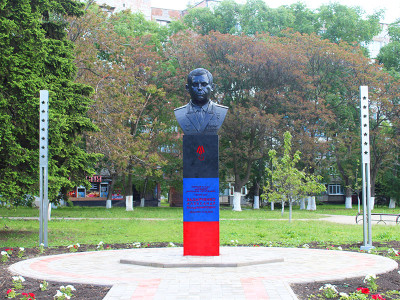 Памятник первому главе Донецкой Народной Республики Александру Захарченко.